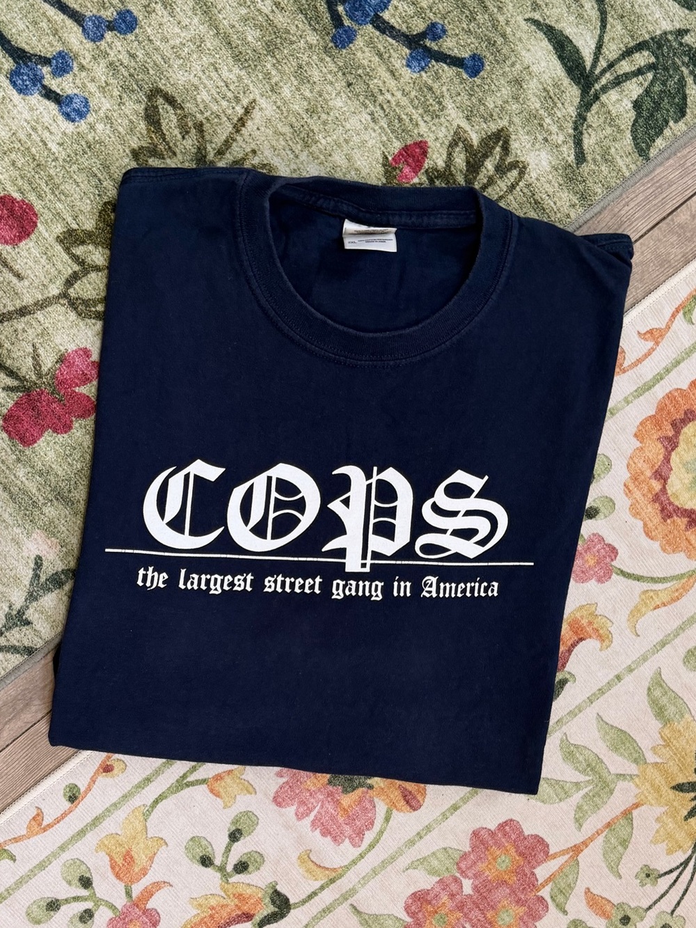 Vintage Gildan COPS Largest Street Gang Graphic T Shirt Men’s XXL Like New - Picture 10 of 10